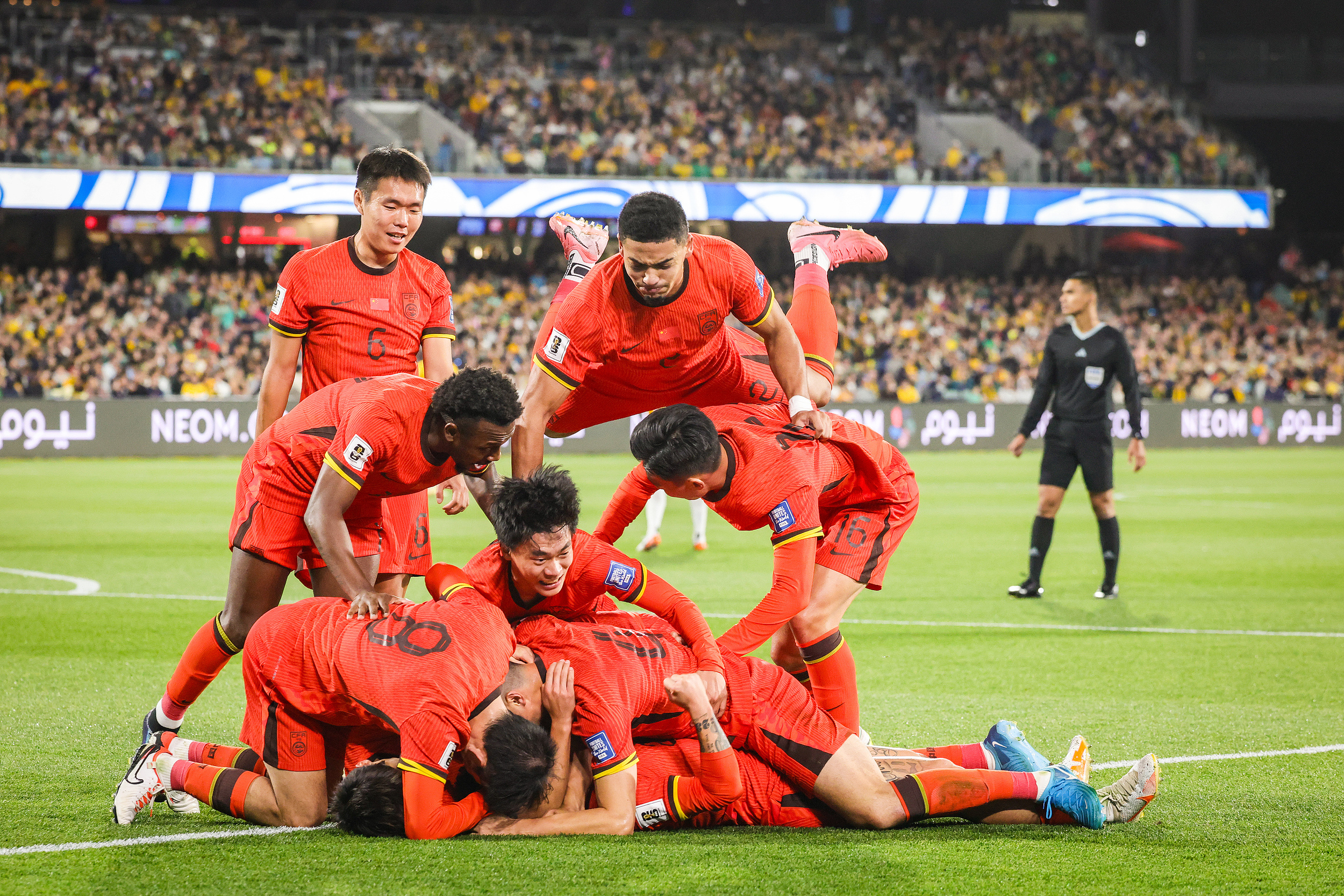 九游平台官网 -包含赛前拜仁慕尼黑备战葡超，伤情更新细节曝光，球迷炸锅，更衣室氛围转暖的词条